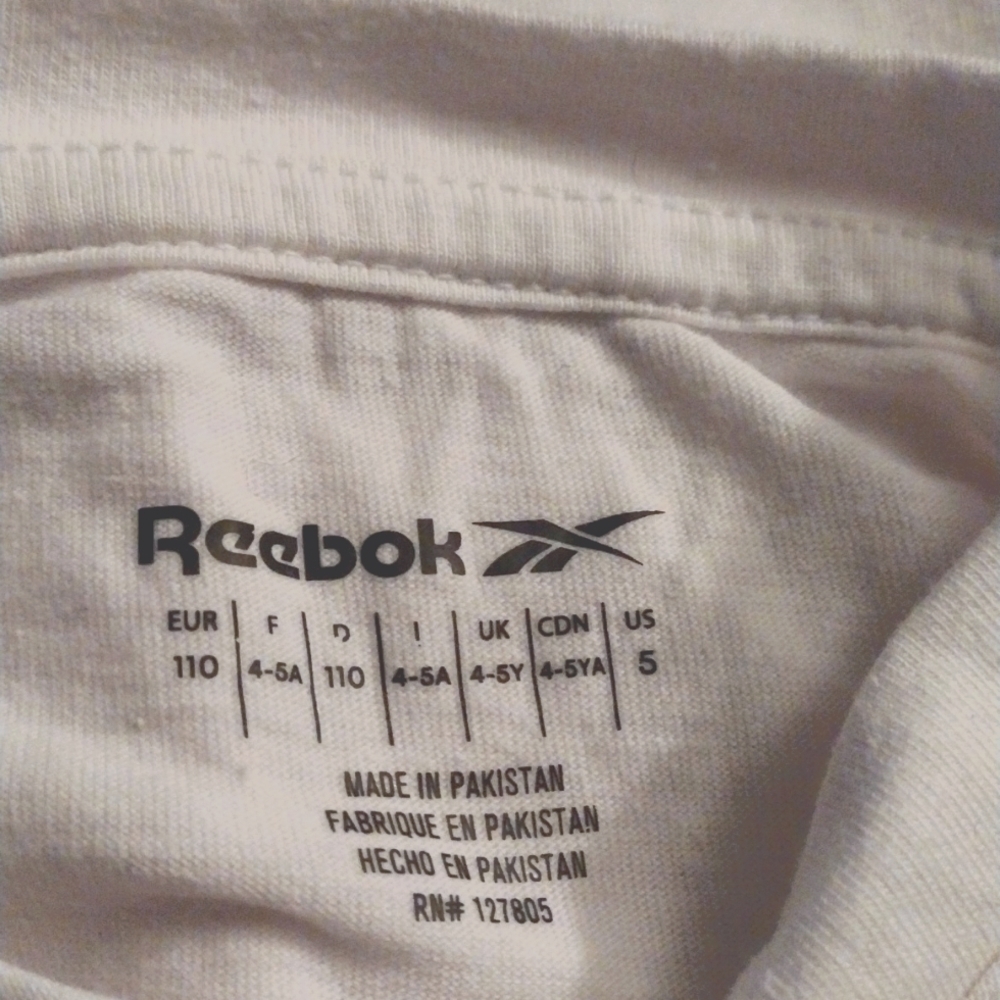 Reebok bundle two toddler girl Tshirts 👕 size 4  🔥 5$ if you get bundle 🔥 - Picture 5 of 6